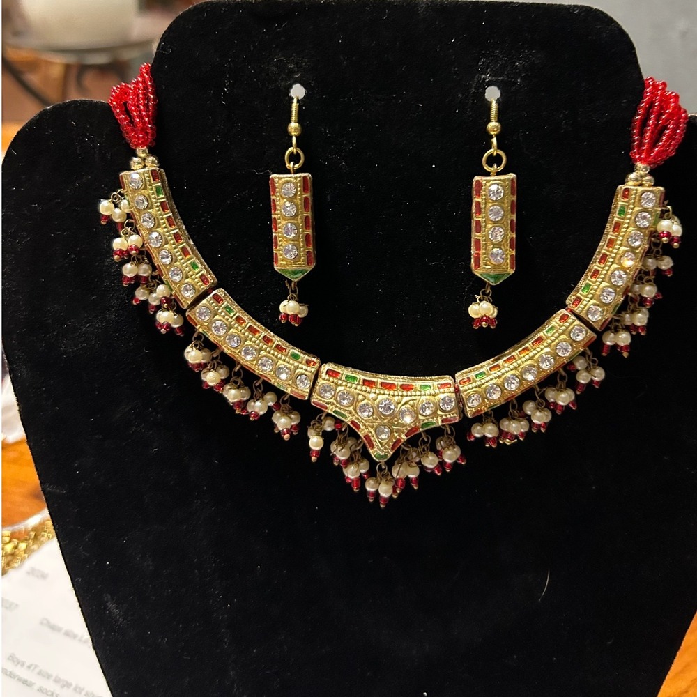Indian Kundan Style Choker Necklace Set w/ Matching Earrings – Gold-tone